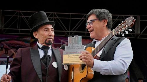 Sucre celebró el carnaval de antaño con el concierto de la estudiantina más grande de  Bolivia