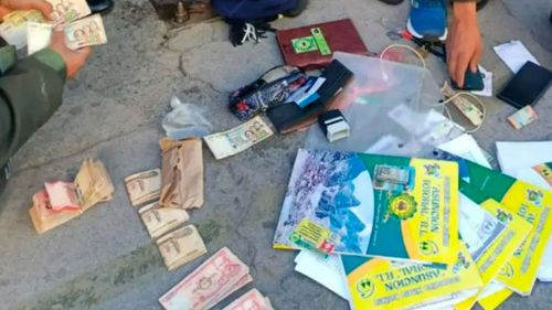 Imagen de Policía aprehende a dos hombres con Bs 34.690 y una lista de manifestantes en La Paz