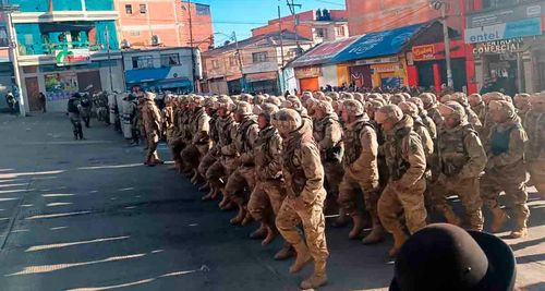 Militares en Llallagua: la población aplaude la llegada de las fuerzas armadas