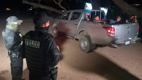 Operativo policial sorpresa en barrio del cordón ecológico resulta en arresto de personas vinculadas al consumo de drogas y asaltos