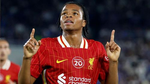 Rio Ngumoha deslumbra en el  Liverpool y se propone ganar el  Balón de Oro