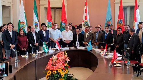 Reunión de Gobernadores en Sucre Aborda una Agenda de 10 Puntos y Solicita Audiencia con el Presidente del Estado