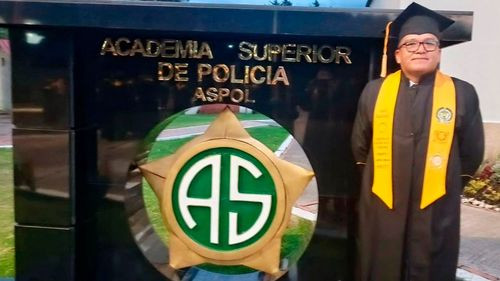 Oficial boliviano recibe mención Summa Cum Laude en maestría internacional de seguridad