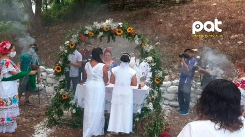 Histórica ceremonia: se celebra la primera boda lésbica con rito maya en México