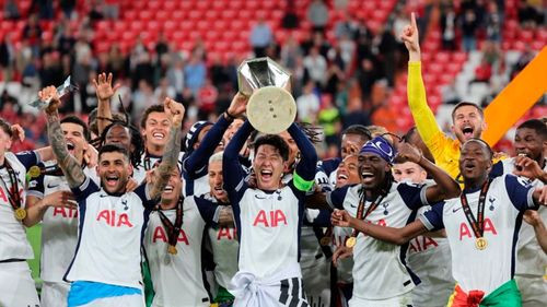 Subastan por más de 30.000 euros una camiseta de Son en la final de la Europa League… ¡sin haber sido usada!