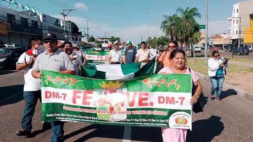 Juntas vecinales y transportistas exigen solución al desabastecimiento de combustible