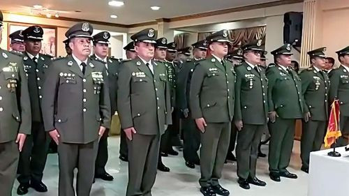 Altos mandos policiales asumen nuevas jefaturas tras acto oficial en La Paz