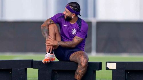 Depay sancionado por el Corinthians  en medio de tensiones por deuda  salarial