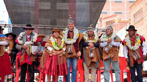 Justiniano impulsa proyectos de agua y riego en Omasuyos