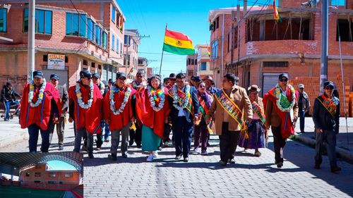 Alcaldesa de El Alto, Eva Copa, entrega tinglado y luminarias en el Distrito 3