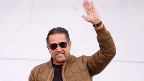 Cronenbold anuncia listas y reafirma su candidatura