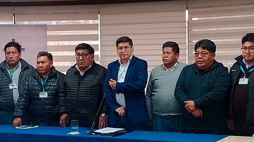 Transporte Boliviano Levanta Paro de 24 Horas tras Diálogo con el Gobierno