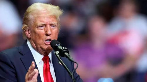 Cómo la renuncia de Biden obliga  a cambiar la estrategia de campaña de Donald Trump