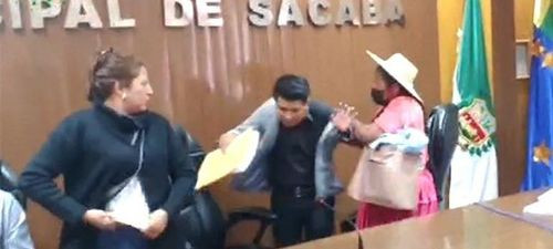 Agreden a concejales de Sacaba y denuncian mal uso de vehículos oficiales