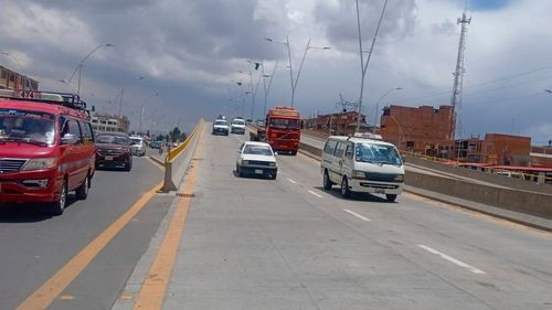 Refuerzan control en el paso a desnivel  Senkata para evitar congestión y asentamientos