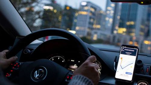 Conductor de Uber salva la vida de su pasajero tras emergencia médica en pleno viaje