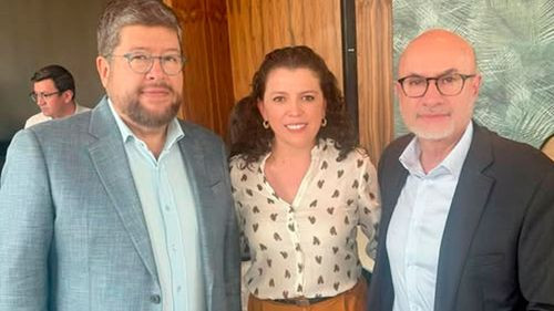 Ministro de la Presidencia participa en reunión de bancada de Unidad Nacional