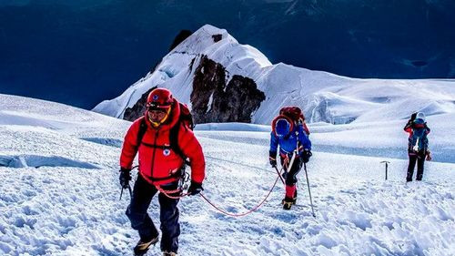 Muere un extranjero tras llegar hasta la cumbre del Huayna Potosí