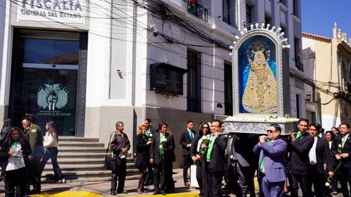 Fiscalía General recibe con devoción la imagen de la Virgen de Guadalupe