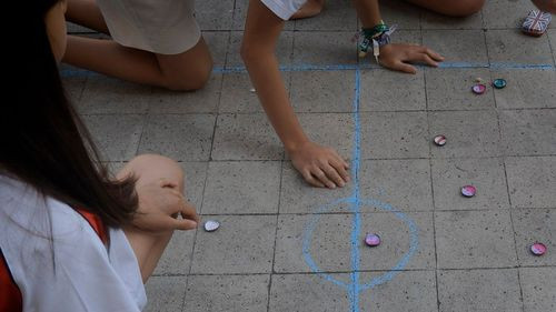 Vuelve el fútbolchapas: los niños redescubren el juego que hizo historia
