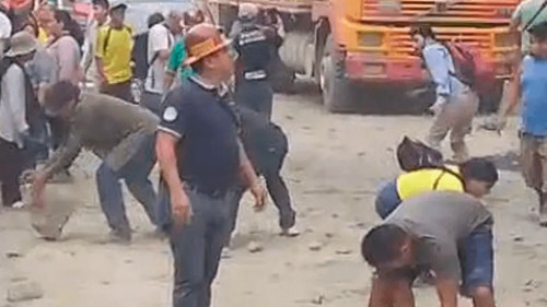  Mineros de Mapiri y autoridades del norte paceño desbloquean sin violencia la carretera hacia los Yungas