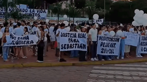 Caso Sebastián Vespa: marcha exige cambios en el sistema de transporte público en Santa Cruz