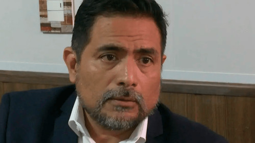 Pastor acusado de estupro llega a su audiencia; Fiscalía pide detención por 180 días