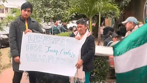 Familiares y autoridades instalan vigilia por tiktoker acusado de difundir información falsa