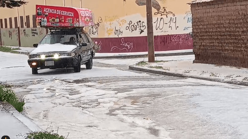 Fuerte granizada provoca inundaciones y activa el COE en la ciudad de El Alto 