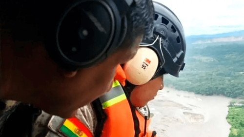 Inundaciones: Defensa dice que la situación es “crítica”, hay reporte de desaparecidos y se activa despliegue militar de rescate en Santa Cruz