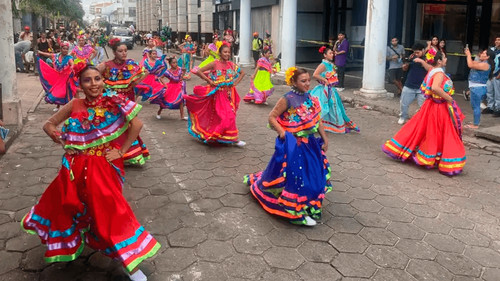  Ballets infantiles abren la cuarta y última precarnavalera cruceña rumbo al Carnaval 2026