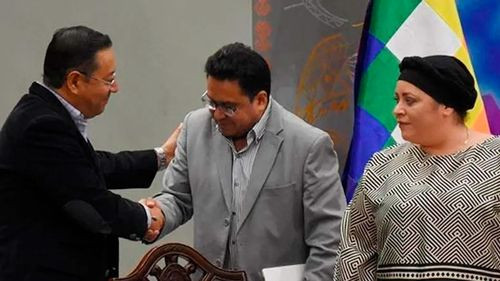 Arce acepta renuncia de César Siles y transición al nuevo ministro se completará el martes 17