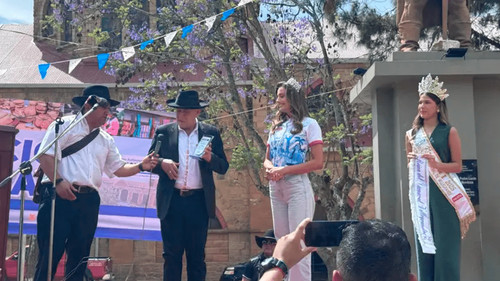 Camila I y los Testarudos celebran el Día de la Tradición en Vallegrande