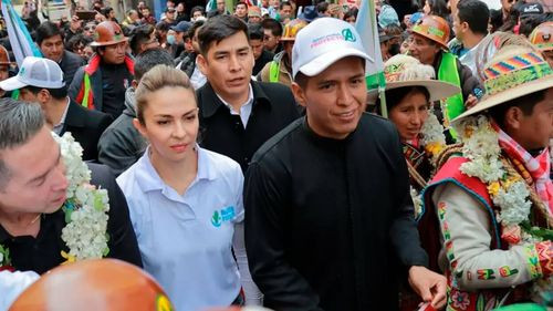 Andrónico y Mariana intentan registrar su candidatura ante el TSE por Alianza Popular