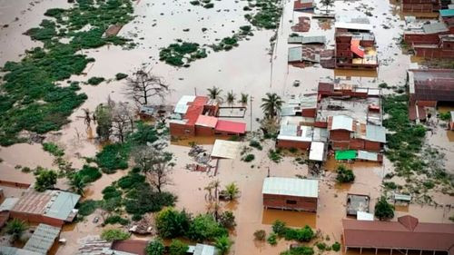 Lluvias torrenciales colapsan arroyos dejan 12 viviendas destruidas en Tipuani