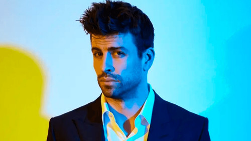 Video viral: fans persiguen a Piqué con canción de Shakira tras negarse a una foto