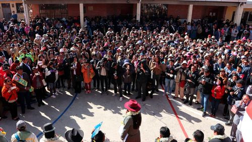 El Alto inicia clases con desayuno escolar y entrega de mobiliario 