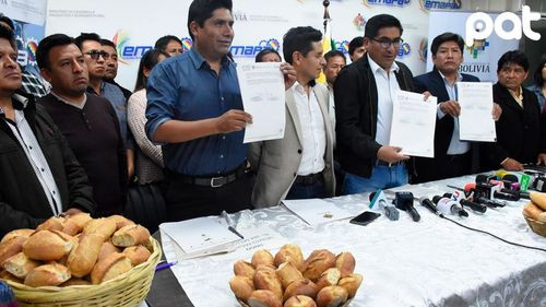 Gobierno ratifica que el precio del pan se mantendrá en Bs 0,50 en 2025