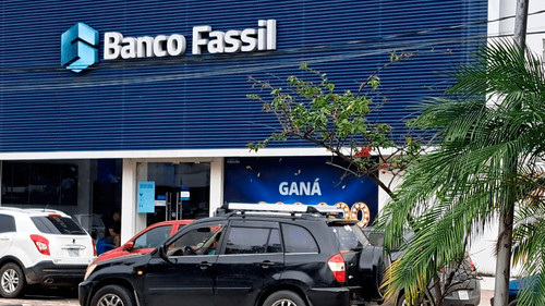 Ex trabajadores del Banco Fassil harán protestas y bloqueos