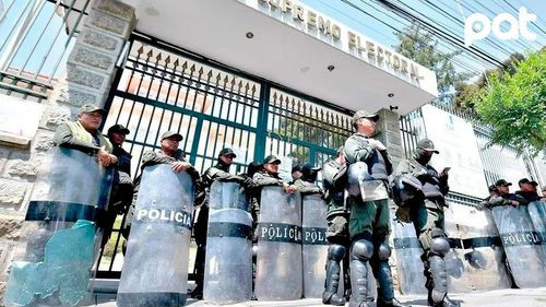 Fuerte resguardo policial en el TSE tras anuncio de marcha del evismo