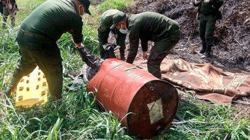 Policía encuentra un cuerpo sin vida dentro de un turril