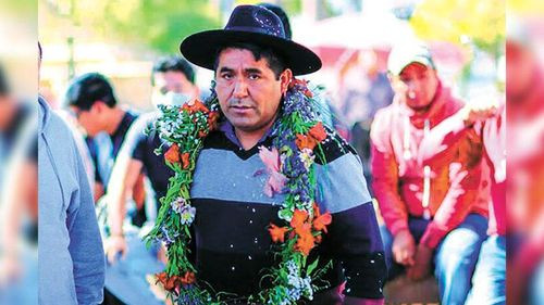 Dirigente de la CSUTCB sorprendido conduciendo en estado de ebriedad con vehículo oficial
