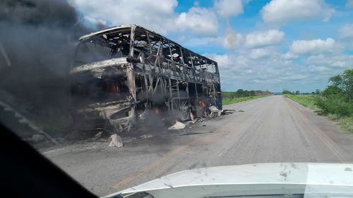 Incendio de bus en la Bioceánica deja pasajeros ilesos