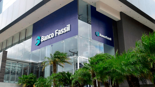 Alerta migratoria contra 11 exfuncionarios del Banco Fassil 