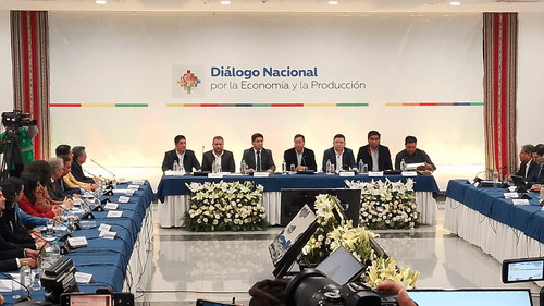 Diálogo nacional: Gobierno y empresarios abordan crisis económica
