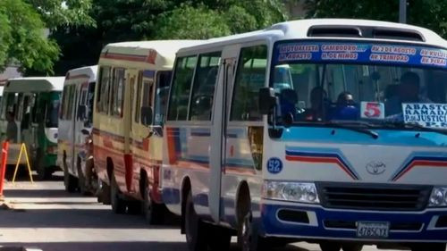 Transportistas cruceños suspenden paro tras acuerdo con juntas vecinales