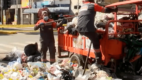 Denuncian que en Cochabamba vuelven a dejar basura horas después de la limpieza  