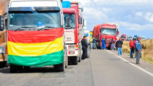 Transportistas de yungas ratifican bloqueo indefinido ante falta de combustibles y mal estado de carreteras