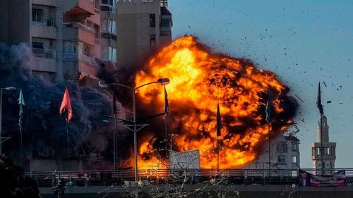 Israel bombardea bastión de Hezbolá en Beirut tras ataque con cohetes desde Líbano