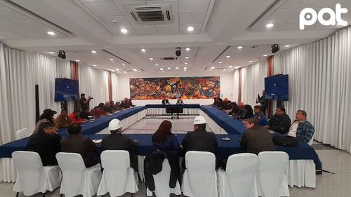 Gobierno y COB negocian incremento salarial para definir acuerdo antes de mayo